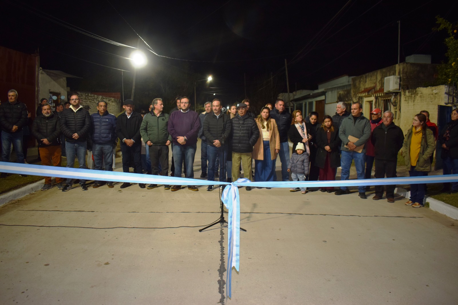 MARIANO HORMAECHEA JUNTO A LOS VECINOS DE LA CUADRA 1º DE MAYO INAUGURAN PAVIMENTO DEL PROGRAMA “MITA Y MITA”